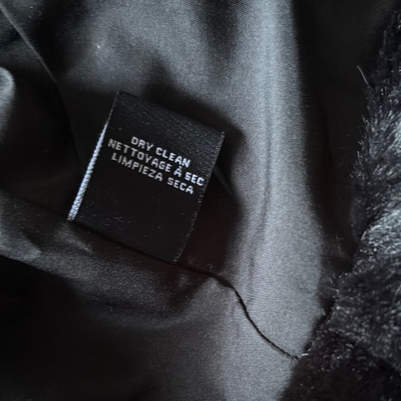 Elegant Black Faux Fur Cropped Jacket, Laundry by Shelli Segal, M - Picture 8 of 11